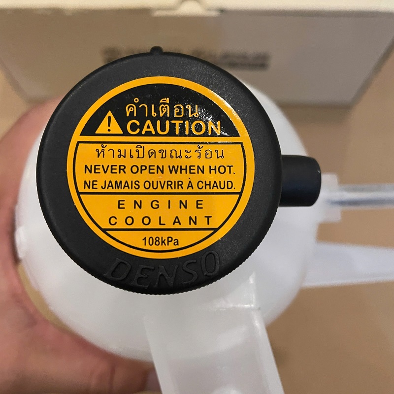 Binh-nuoc-phu-Toyota-Fortuner-may-dau-16470-0L010-chinh-hang2